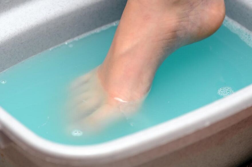 bath to treat foot fungus