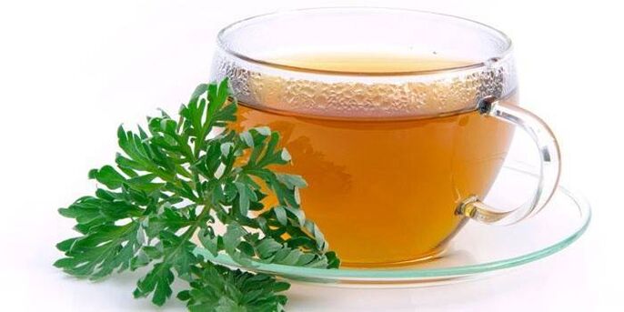 Wormwood decoction to treat fungus between the toes.