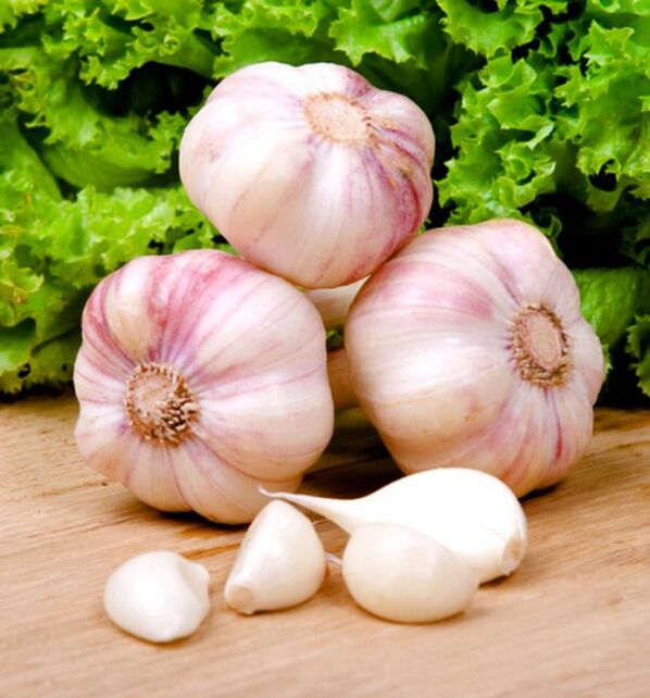 Garlic is effective in fighting toenail fungus. 